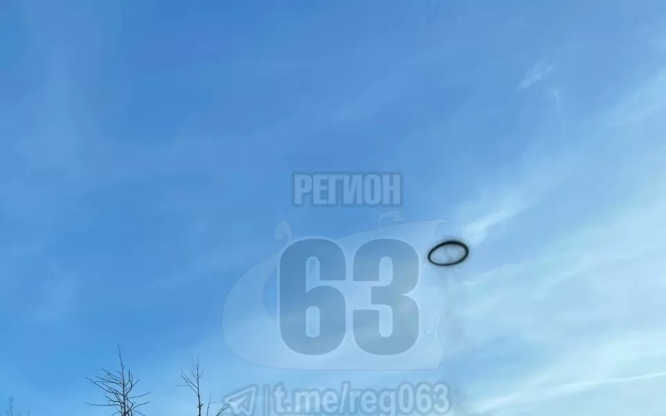 Необычное черное кольцо в небе заметили в одном из российских регионов