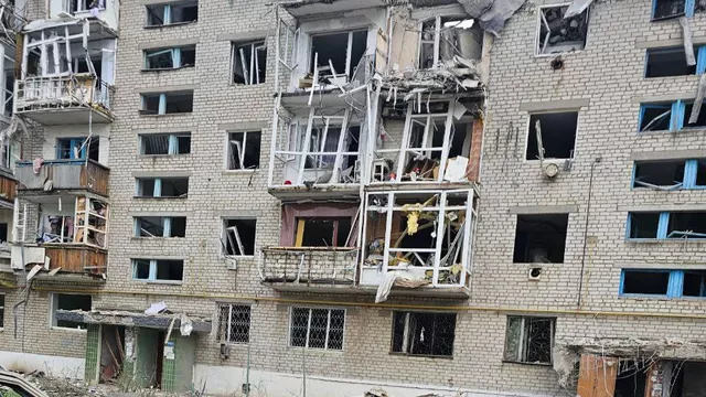 Мельниченко: в результате удара ВСУ по многоэтажке в Токмаке есть погибшие